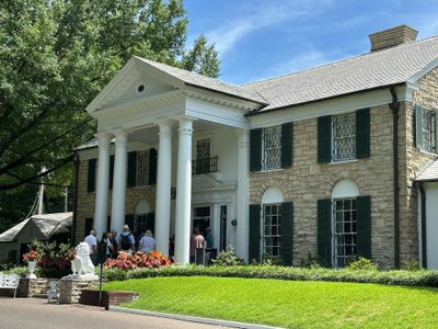 Das Herrenhaus, wo Elvis Presley lebte, in Graceland.