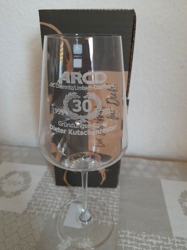 Graviertes Glas als Geschenk für Ortsclub-Gründungsmitglieder