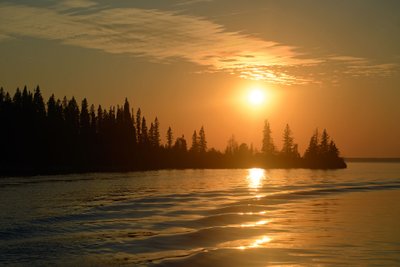 Sonnenuntergang über dem Lake Clear in Kanada.